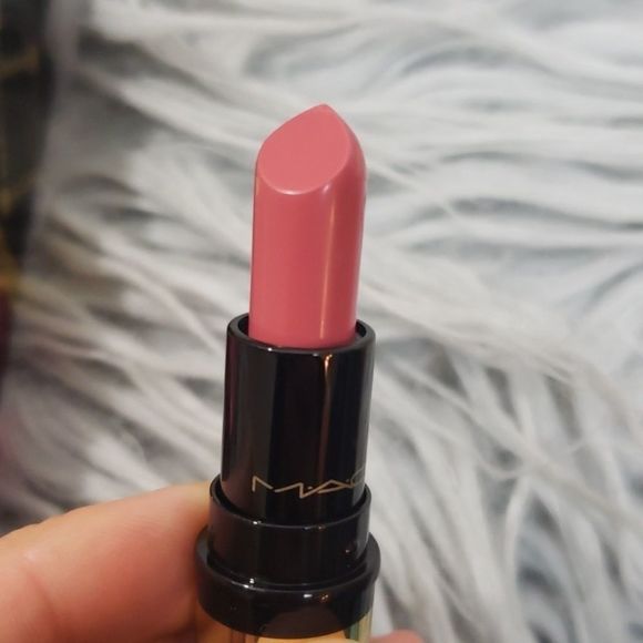 M.A.C. Cosmetics Nutcracker Sweet Nude Lip Kit - Picture 4 of 8